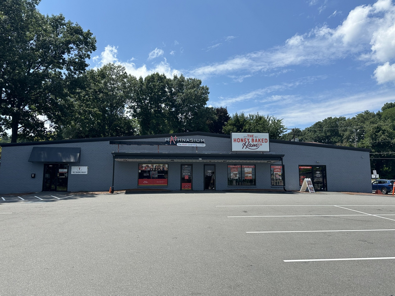 Primary Photo Of 257 Daniel Webster Hwy, Nashua Restaurant For Lease