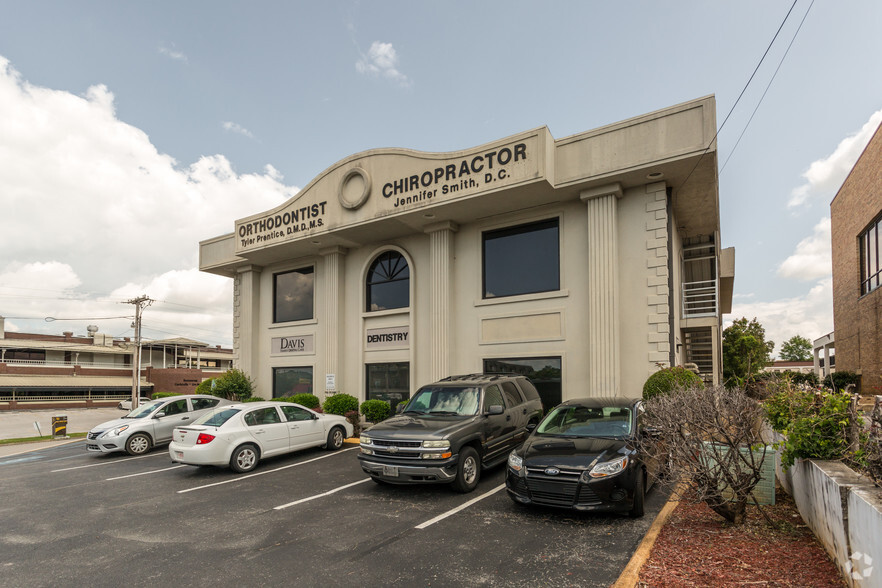 Primary Photo Of 7003 Shallowford Rd, Chattanooga Medical For Sale