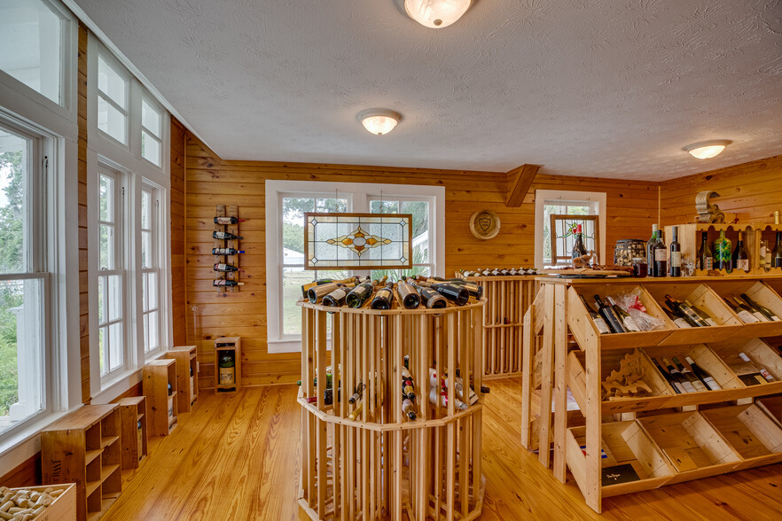 More Photos Of 107 N Broadway St, Fellsmere Hotel For Sale