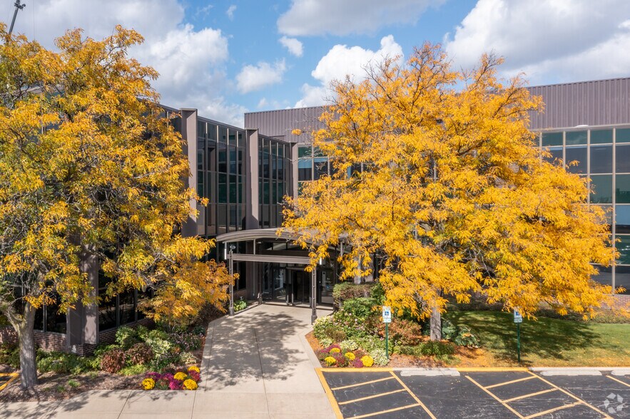 Primary Photo Of 903 Commerce Dr, Oak Brook Office For Lease
