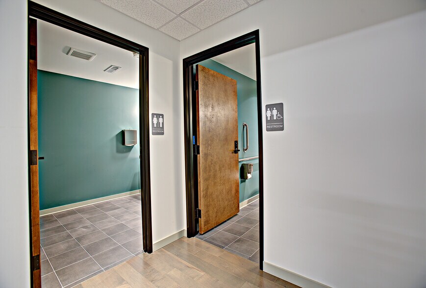 More Photos Of 0110 SW Bancroft St, Portland Office For Lease