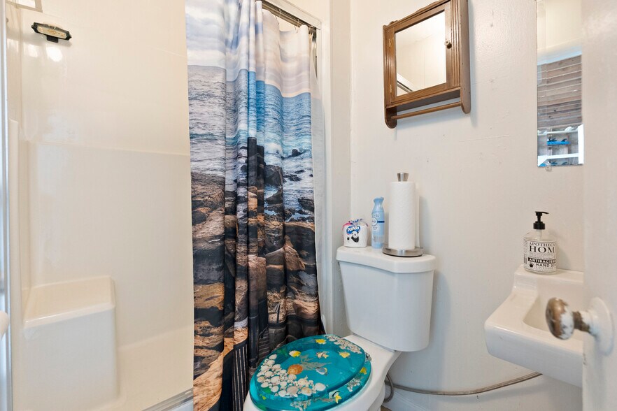 More Photos Of 347 2nd St, Crescent City Industrial For Sale