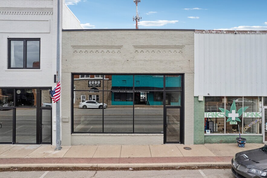 Primary Photo Of 214 E Rogers Blvd, Skiatook Storefront Retail Office For Sale