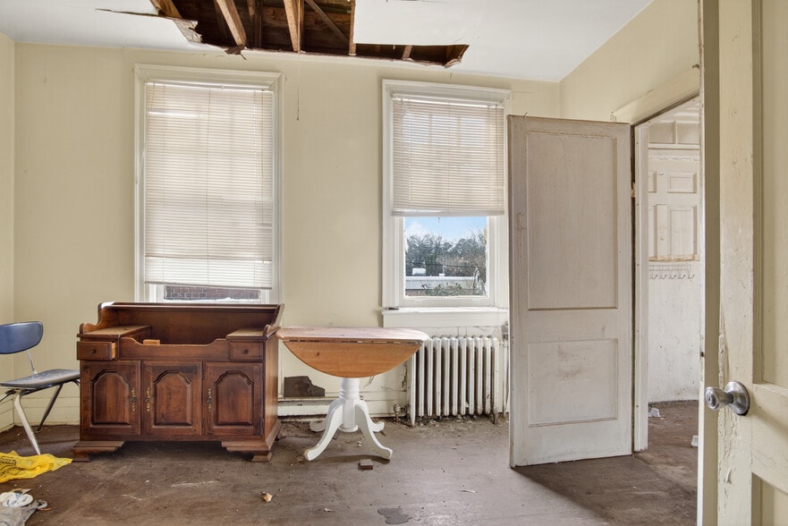 More Photos Of 1010-1012 S Garnett St, Henderson Apartments For Sale