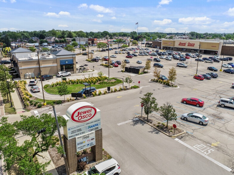 More Photos Of 7900 N Milwaukee Ave, Niles Unknown For Lease