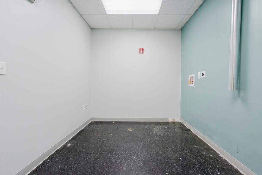 More Photos Of 42 Winter St, Pembroke Light Distribution For Lease