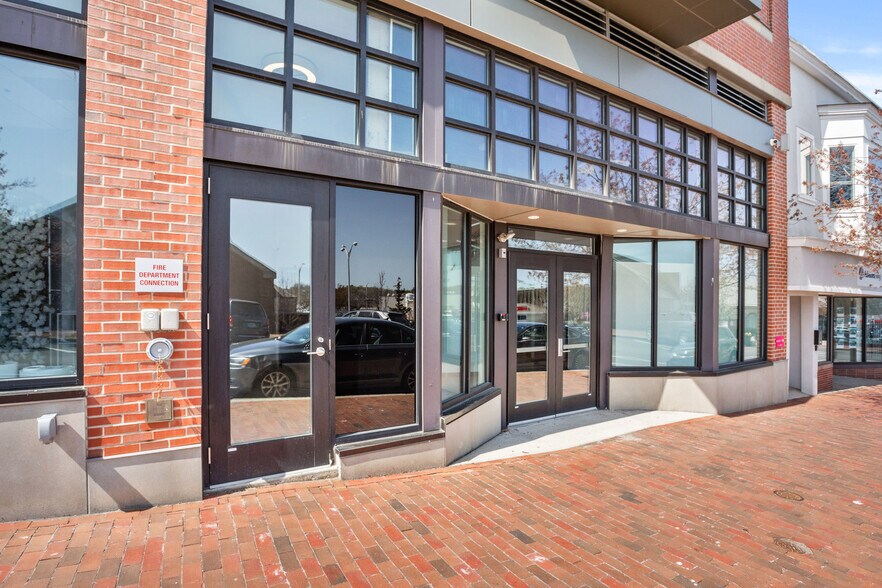 More Photos Of 206 Main St, Gloucester Apartments For Lease