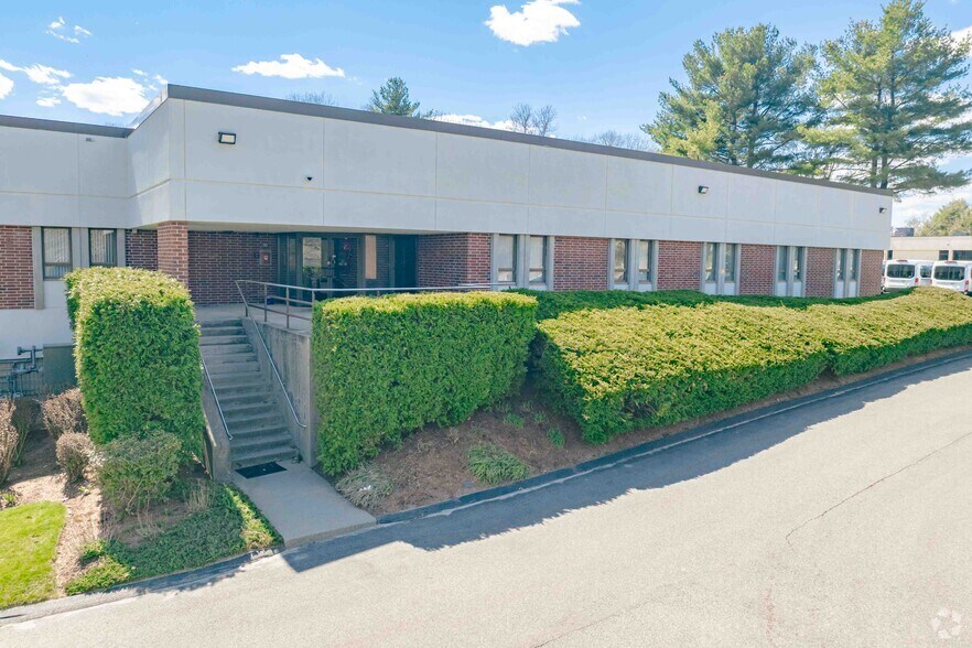 More Photos Of 755 Middlesex Tpke, Billerica Light Manufacturing For Lease
