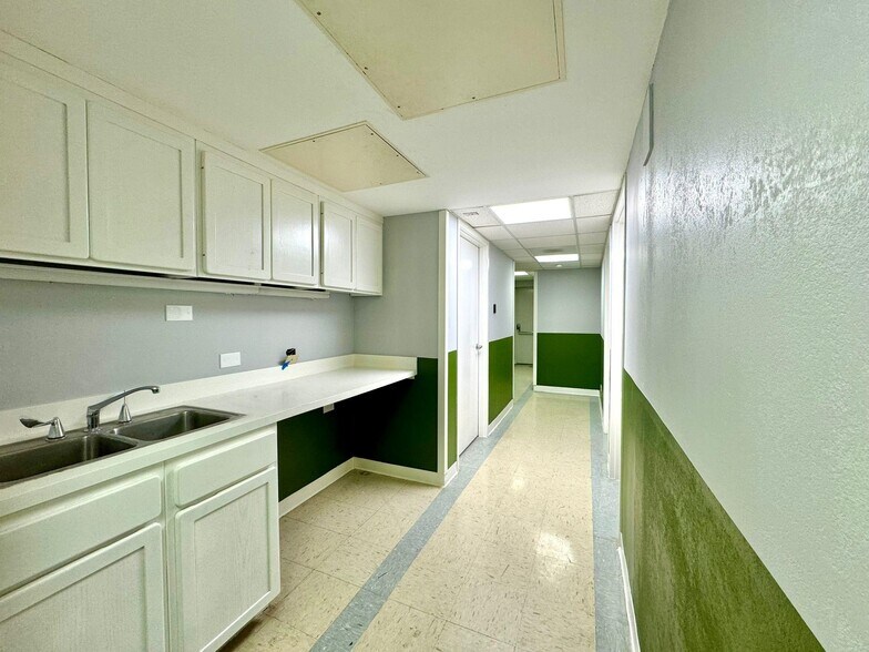 More Photos Of 1620 McClelland Ave, Laredo Medical For Lease