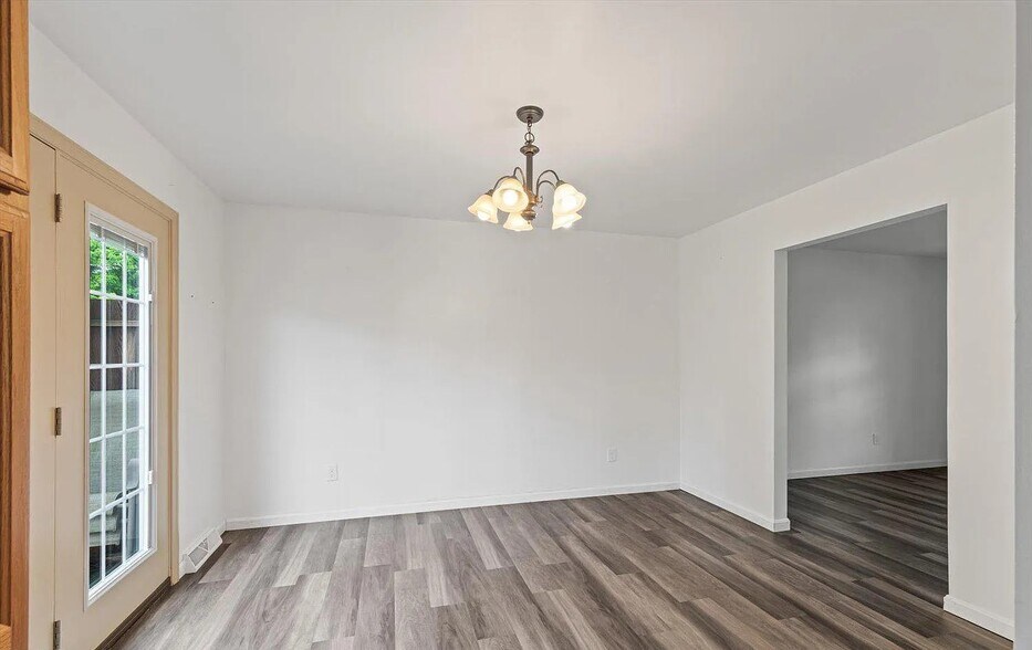 More Photos Of 585 Westbrooke Dr, Elizabethtown Specialty For Sale