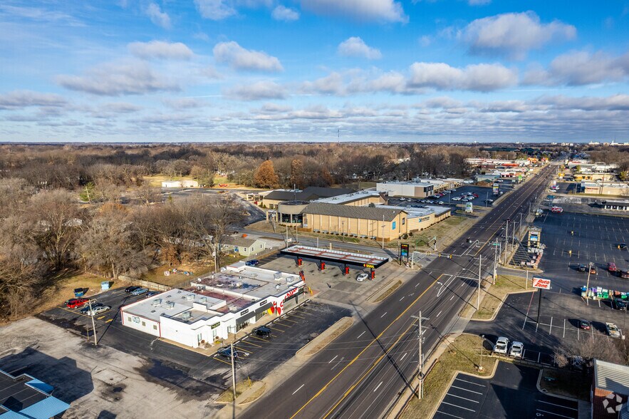 More Photos Of 2419 S Campbell Ave, Springfield Storefront For Lease