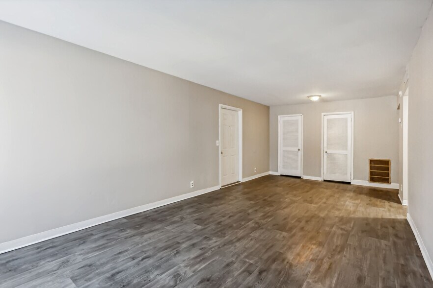 More Photos Of 1001 W 9th St, Russellville Apartments For Sale