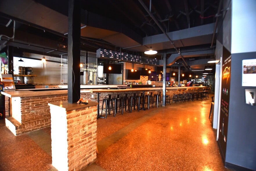 More Photos Of 5604 York Rd, Baltimore Storefront For Lease