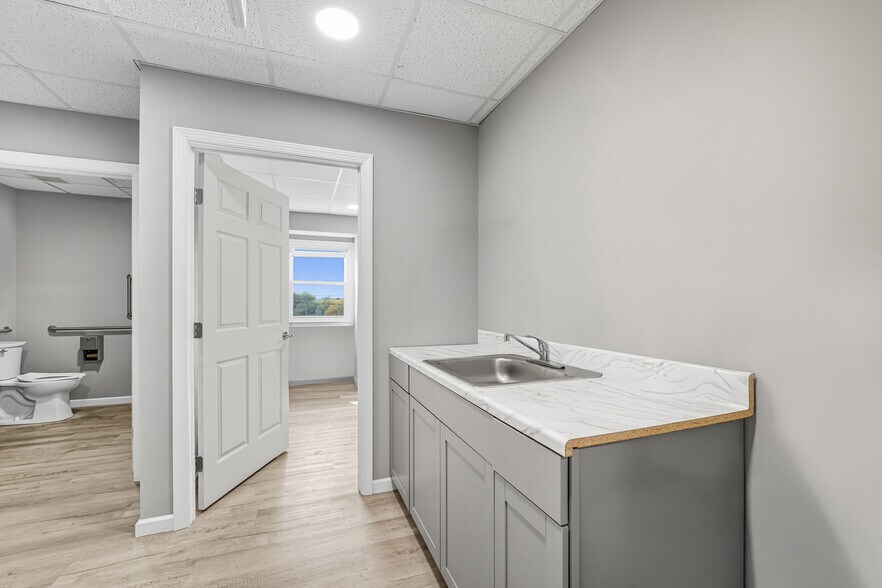 More Photos Of 2605 US 130, Cinnaminson Office For Lease