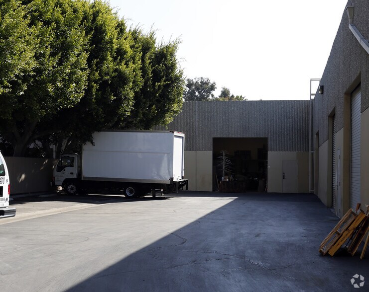 More Photos Of 17781-17791 Mitchell Ave N, Irvine Light Distribution For Lease