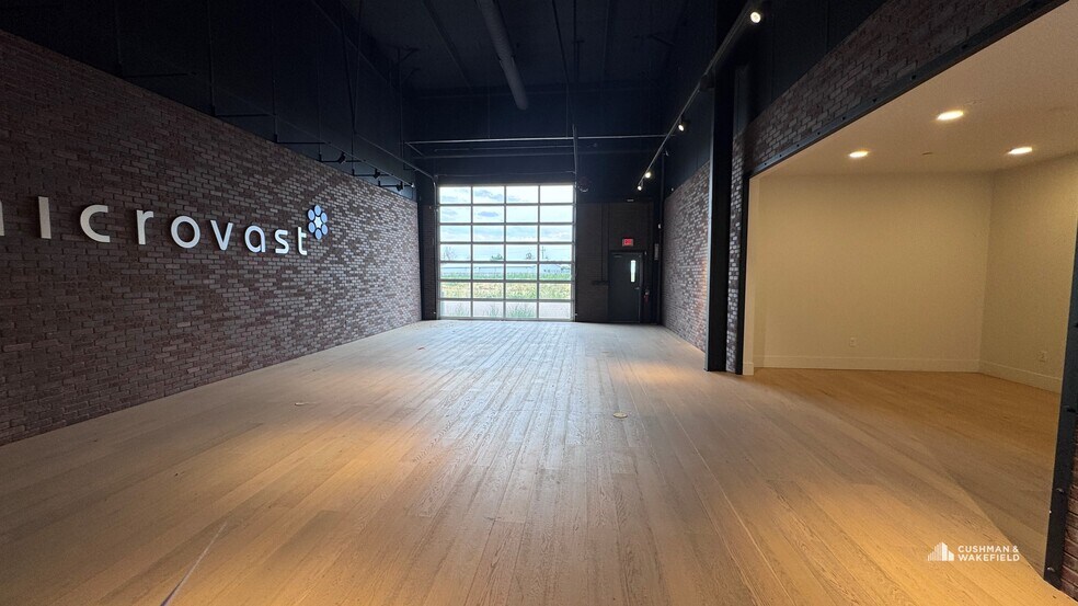 More Photos Of 5000 Goodman St, Timnath Showroom For Sale