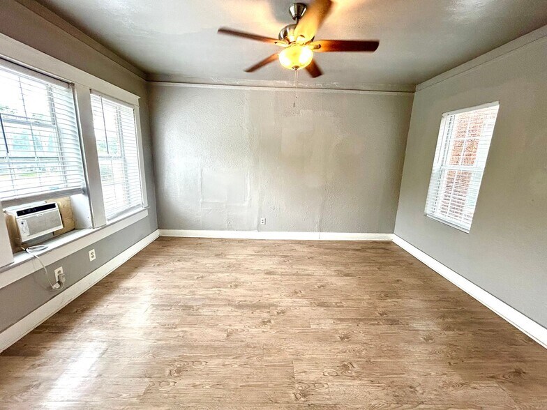 More Photos Of 1409 W Woodlawn Ave, San Antonio Apartments For Sale