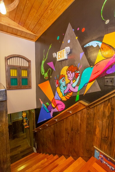 More Photos Of 114-116 17th Ave S, Nashville Office For Sale