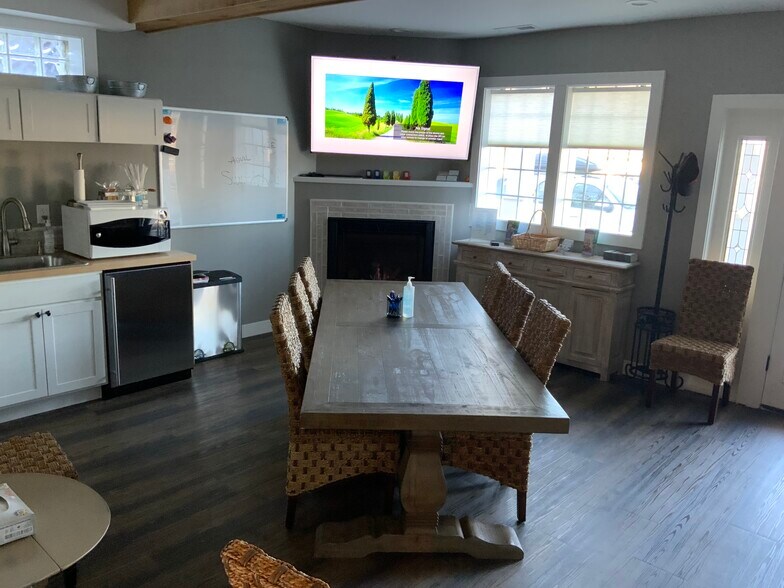 More Photos Of 18615 Willamette Dr, West Linn Medical For Lease