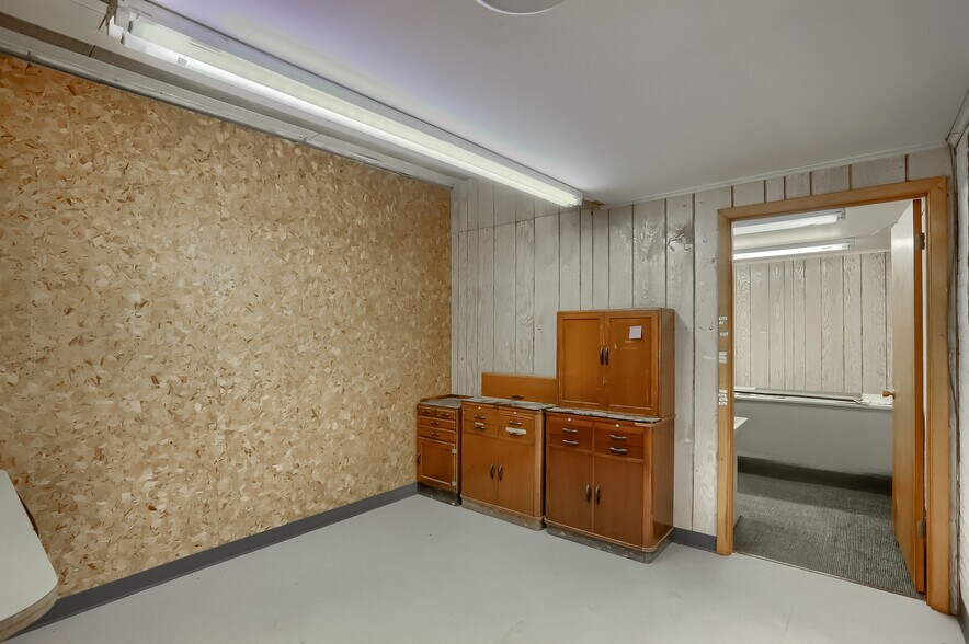 More Photos Of 708 Ekastown Rd, Sarver General Retail For Sale