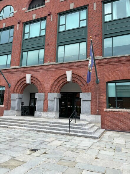 More Photos Of 1 Harbour Pl, Portsmouth Office For Lease