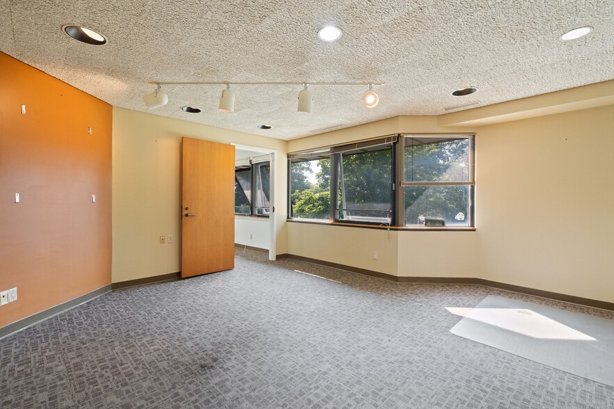 More Photos Of 1015 Michigan Ave, Logansport Flex For Sale