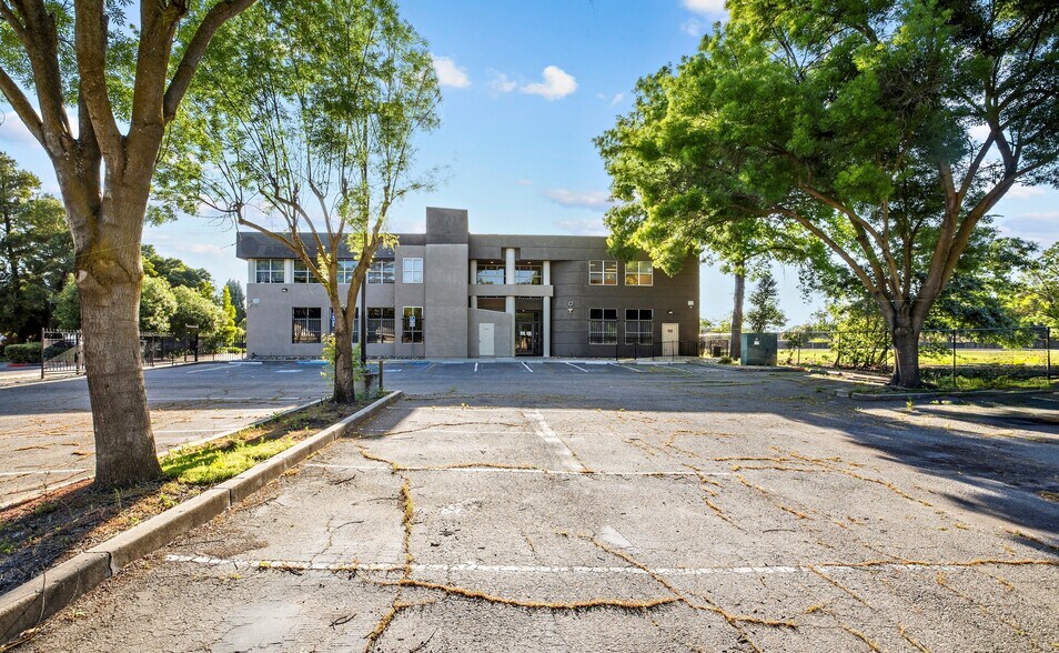 More Photos Of 8338 West Ln, Stockton Office For Sale