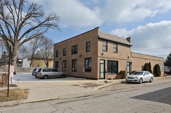 More Photos Of 2132 Green Bay Rd, Highland Park Office For Lease