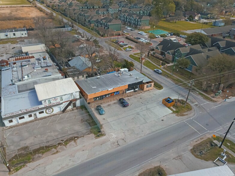 More Photos Of 515 Berry Rd, Houston Freestanding For Lease