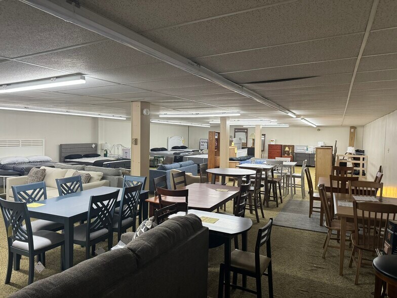 More Photos Of 900 Main St, Westbrook Freestanding For Lease