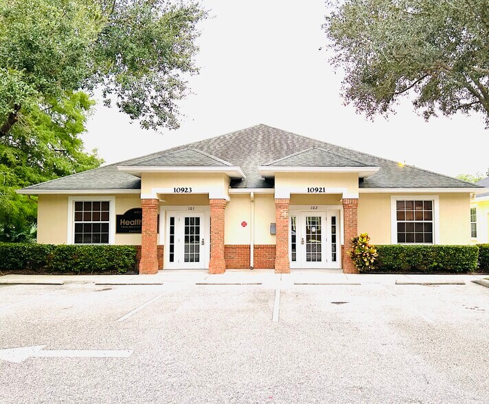 Primary Photo Of 10921 Countryway Blvd, Tampa Medical For Lease