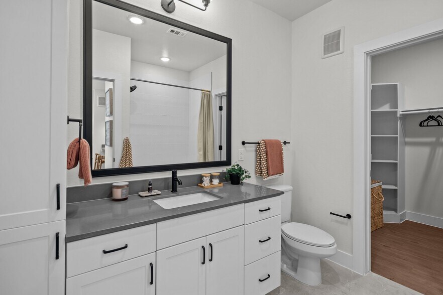 More Photos Of 760 Airport Blvd, Austin Apartments For Lease