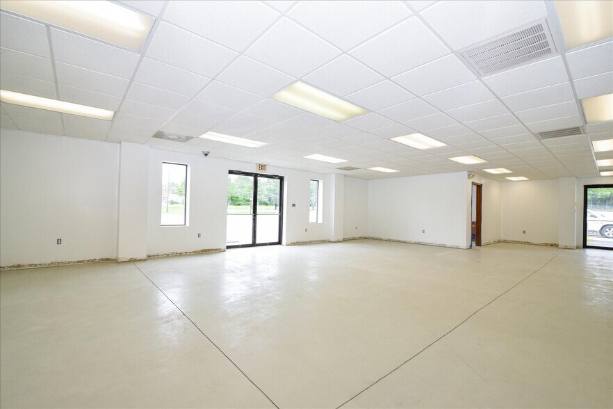 More Photos Of 1062 Mountain View Church Rd, Blue Ridge Flex For Lease