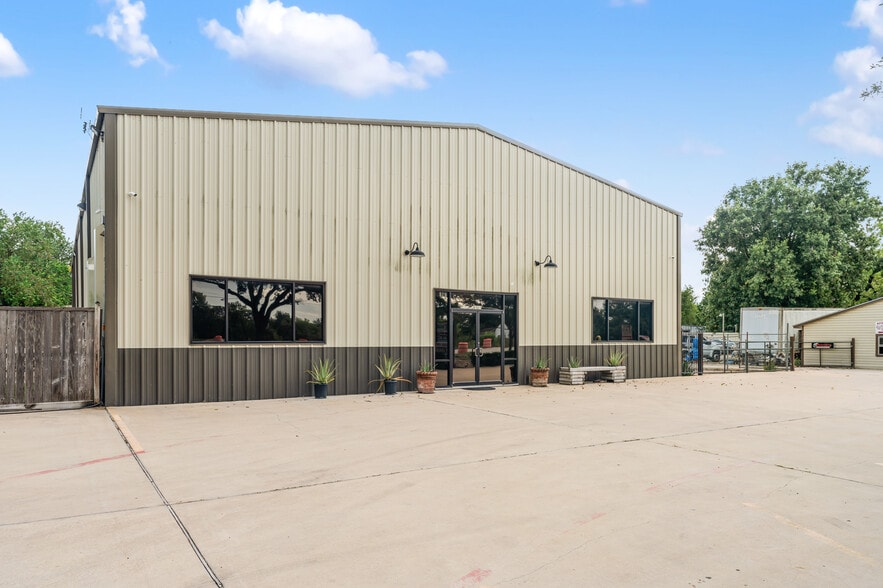 More Photos Of 6927 Highway 36 S, Rosenberg Office For Lease
