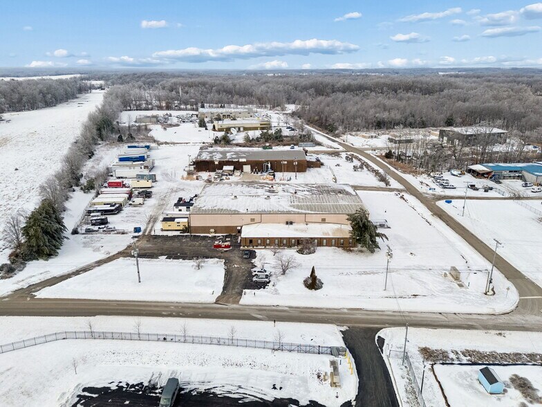 More Photos Of 411 Industrial Dr, White House Manufacturing For Lease