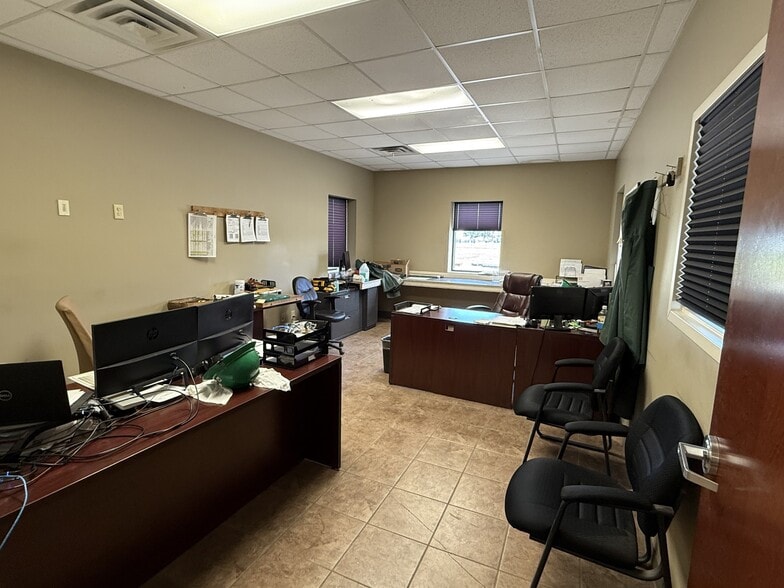 More Photos Of 1037 Freeman Rd, Broussard Warehouse For Lease