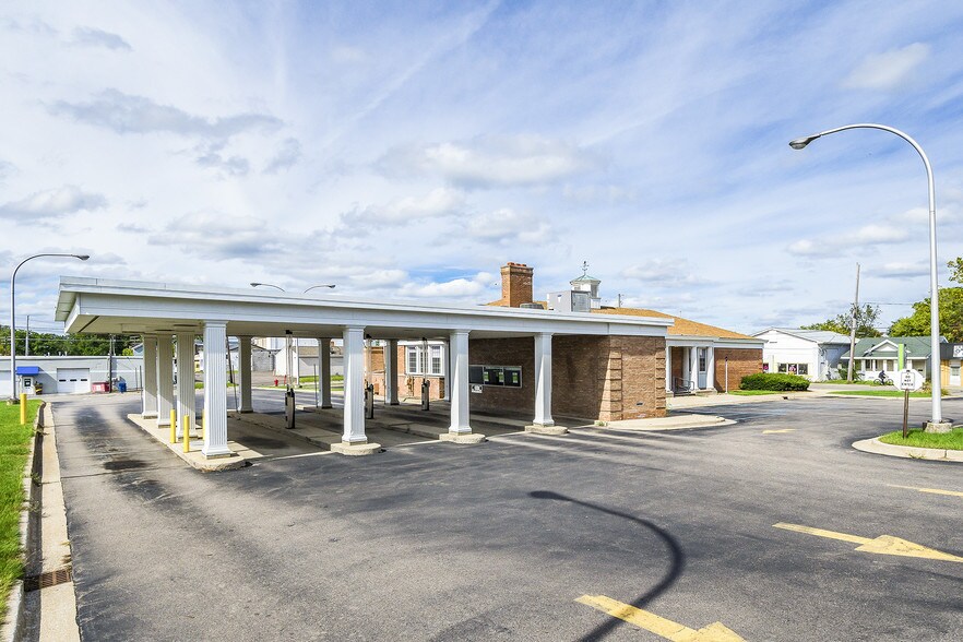 More Photos Of 770 E Mount Morris St, Mount Morris Bank For Lease