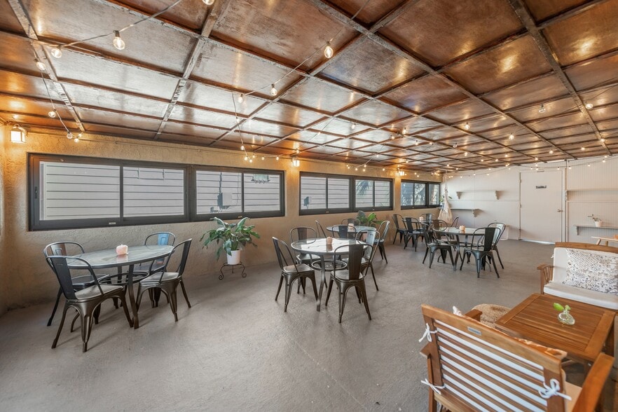 More Photos Of 4413 S Tamiami Trl, Sarasota Restaurant For Sale
