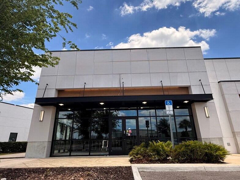 More Photos Of 5628 Circa Fishhawk Blvd, Lithia General Retail For Lease
