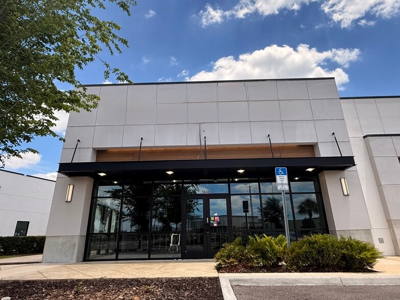More Photos Of 5638 Circa Fishhawk blvd, Lithia General Retail For Lease