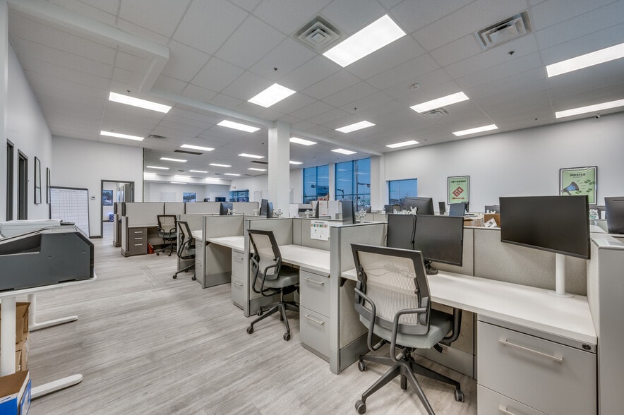 More Photos Of 720 E State Highway 121 Byp, Lewisville Warehouse For Sale