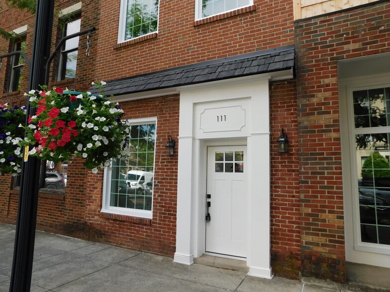Primary Photo Of 111 Public Sq, Gallatin Office For Lease