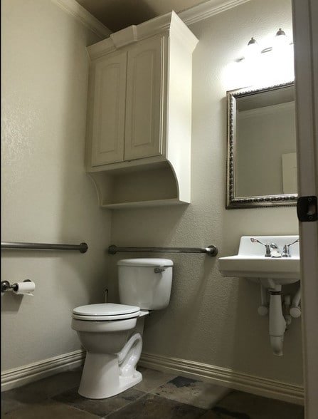 More Photos Of 1400 W Mayfield Rd, Arlington Loft Creative Space For Sale