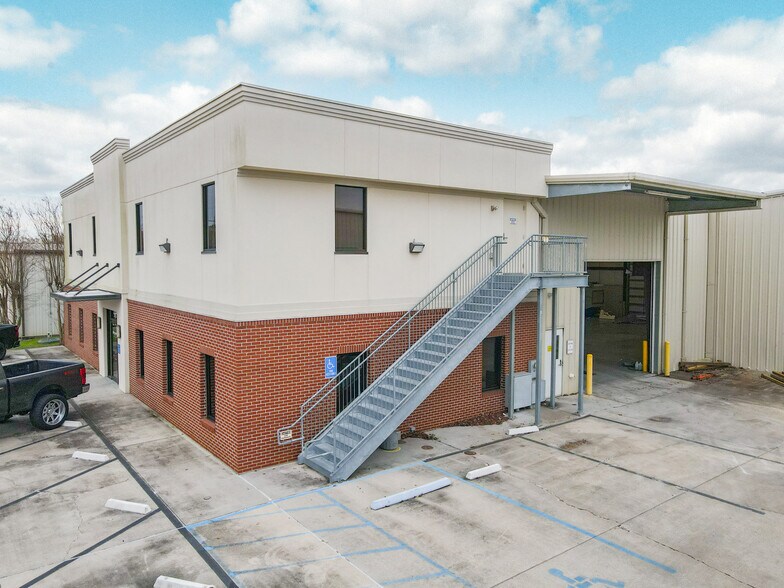 More Photos Of 205 Marcon Dr, Lafayette Manufacturing For Lease