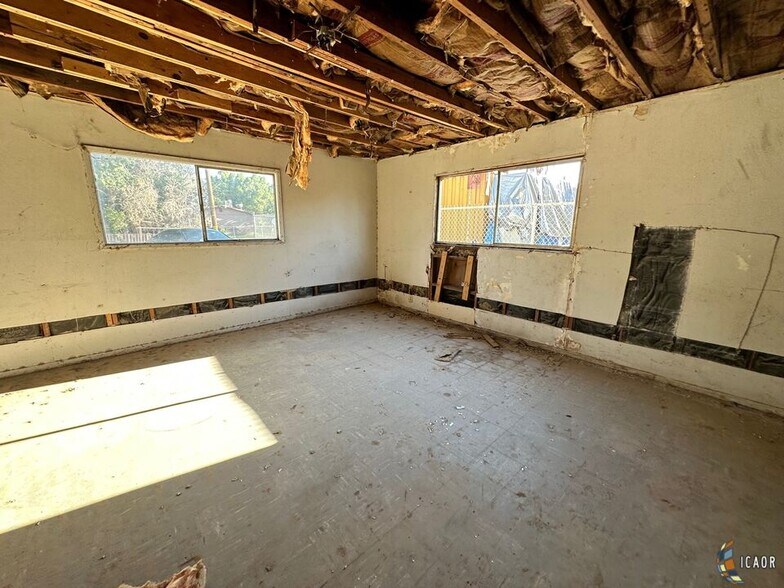 More Photos Of 254 Main St, Westmorland Freestanding For Sale