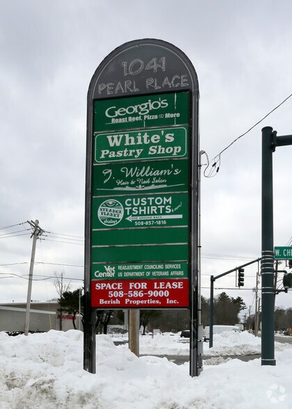 More Photos Of 1041 Pearl St, Brockton Showroom For Lease