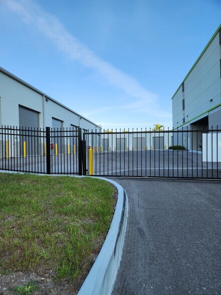 More Photos Of 3031 Palm Beach Blvd, Fort Myers Warehouse For Lease