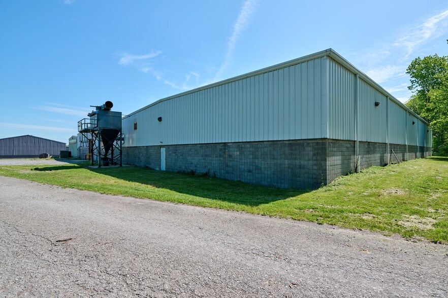 More Photos Of 7464 Sharon Mercer Rd, Mercer General Retail For Sale