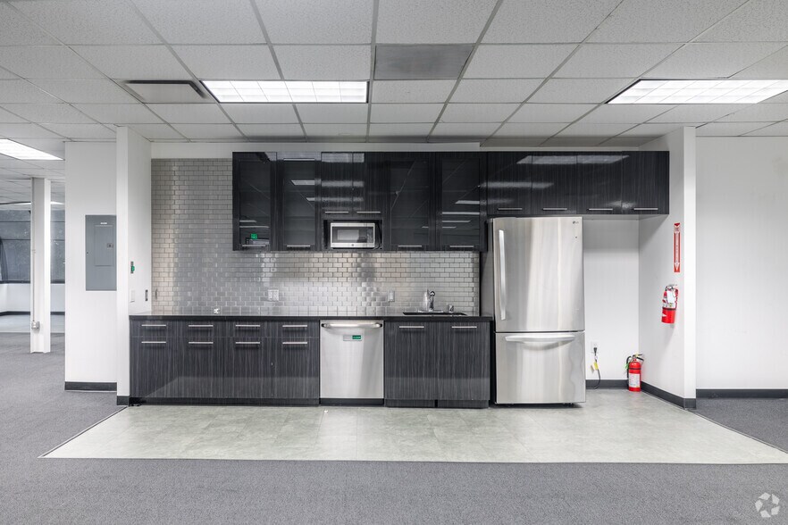 More Photos Of 6059 Bristol Pky, Culver City Office For Lease