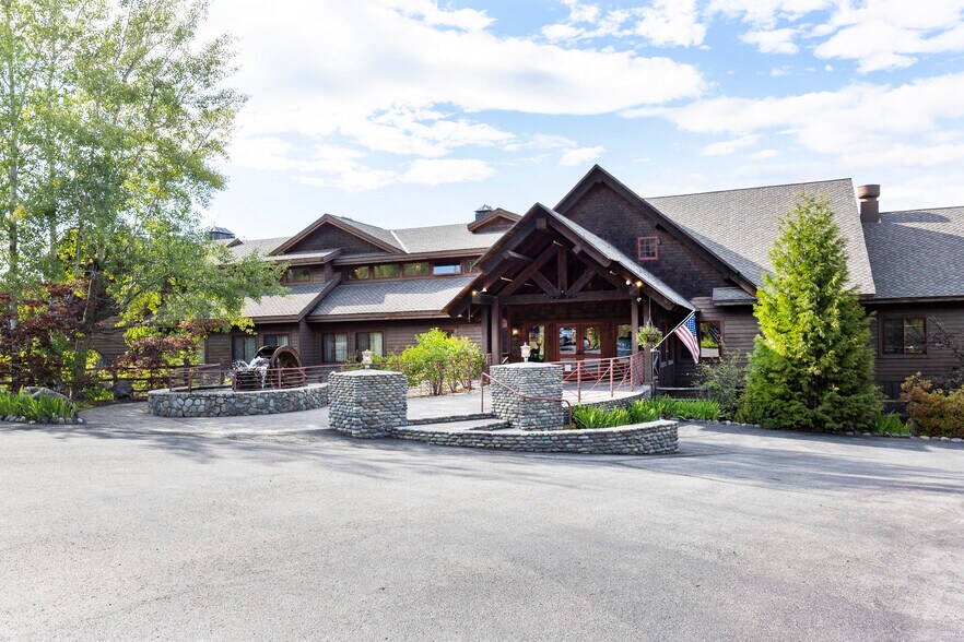 More Photos Of 41 Lakeshore Dr, Sagle Hotel For Sale